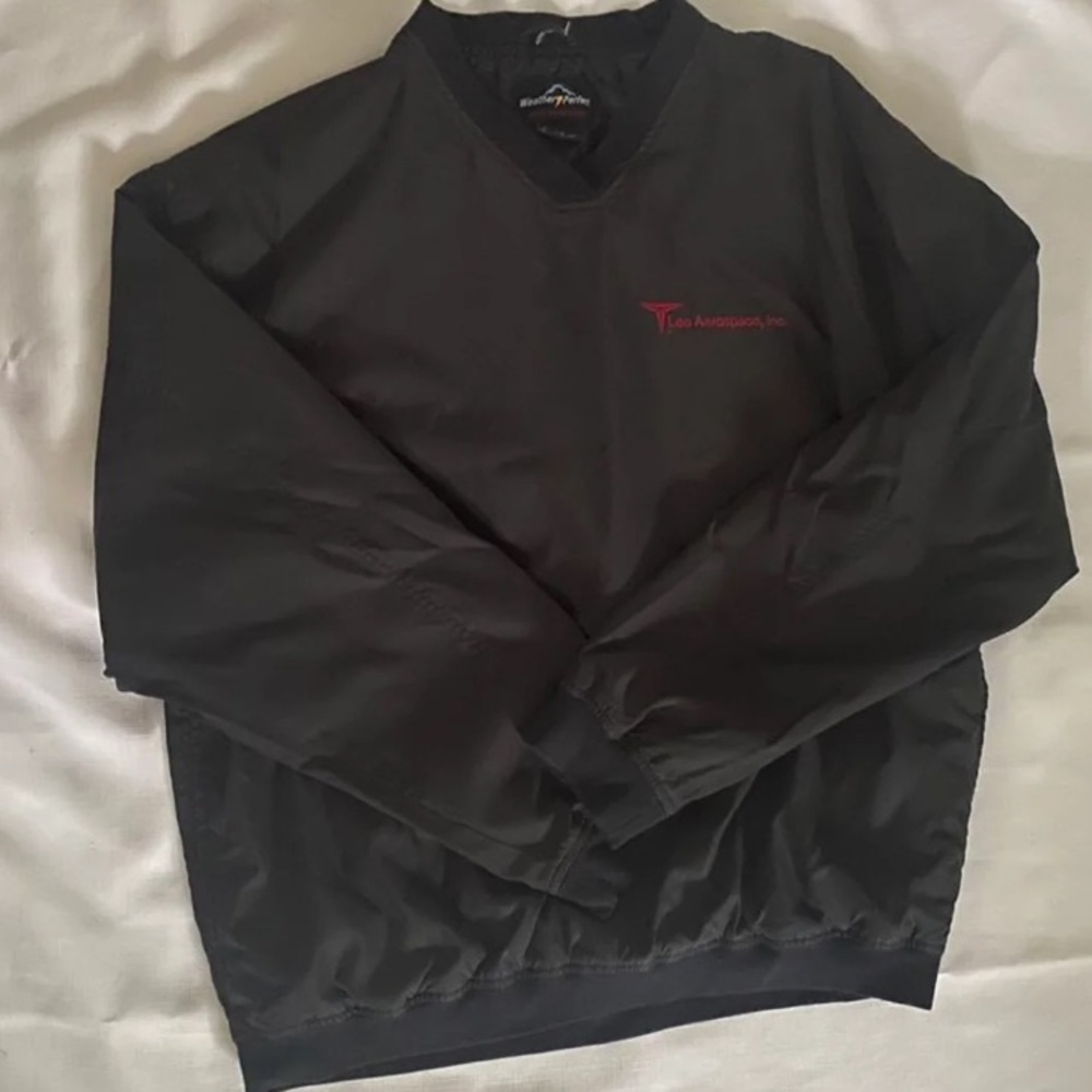 Black embroidered crew neck / men’s XL